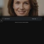 Портрет уверенного российского бизнесмена на нейтральном фоне для сайта оптовых поставок махровых халатов